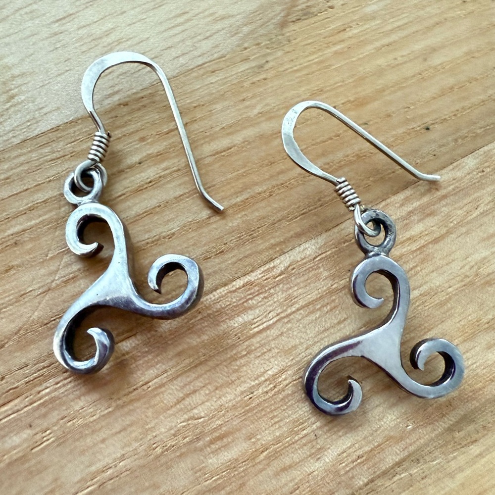 925 Sterling silver Celtic design triskelion triskele dangle earrings